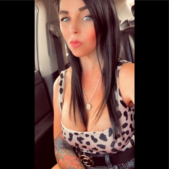 Meet your Posher, Jessica - Picture 1 of 9